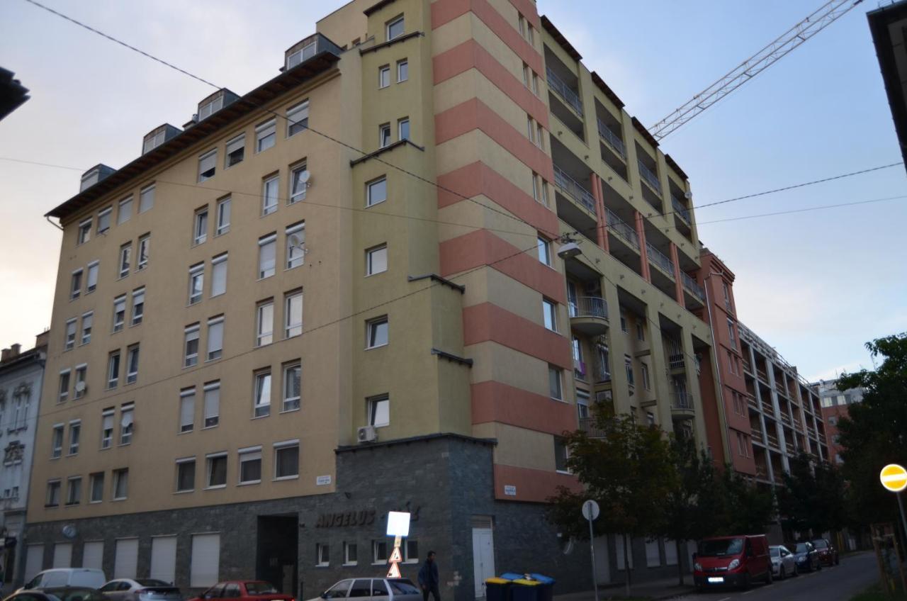 Flat At The Edge Of The Center + Parking Apartment Budapest Bagian luar foto